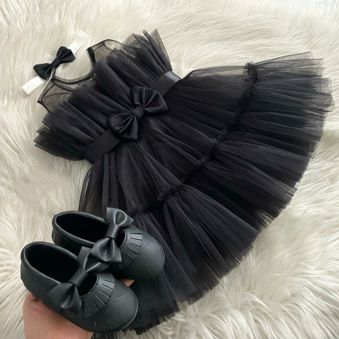 Sleeveless baby celebration dress